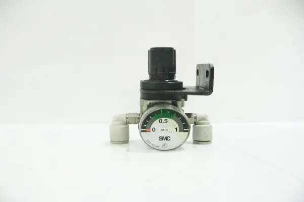 Pneumatic Regulator with Gauge, G27-10-R1, SMC, Japan